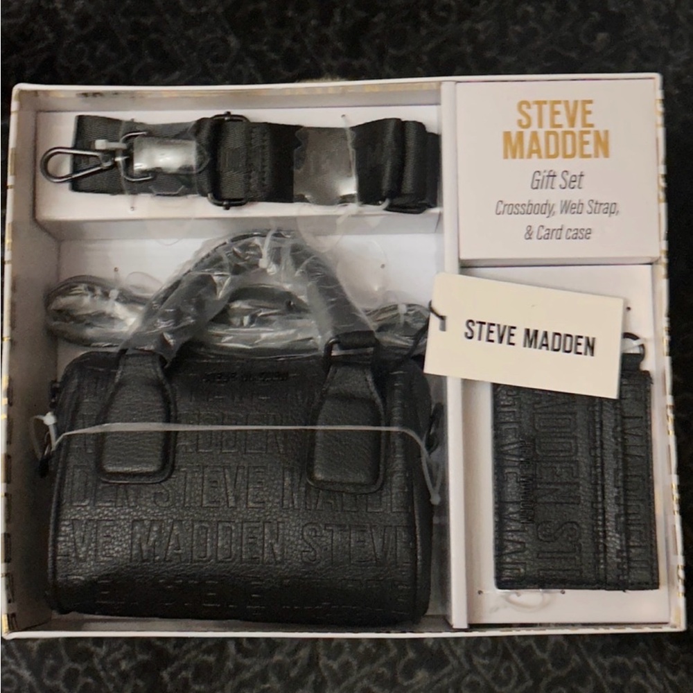 Brand new in its original bag sealed never been opened Steve Madden gifts set